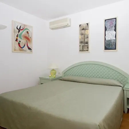 Velazquez Apartman *